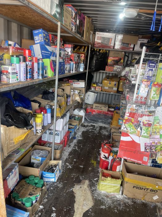 Продам 3 контейнера в ряд вместе с товаром