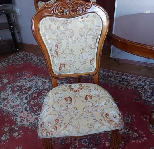 Стол со стульями