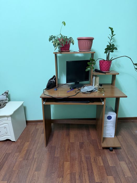 Продам компьютерный стол