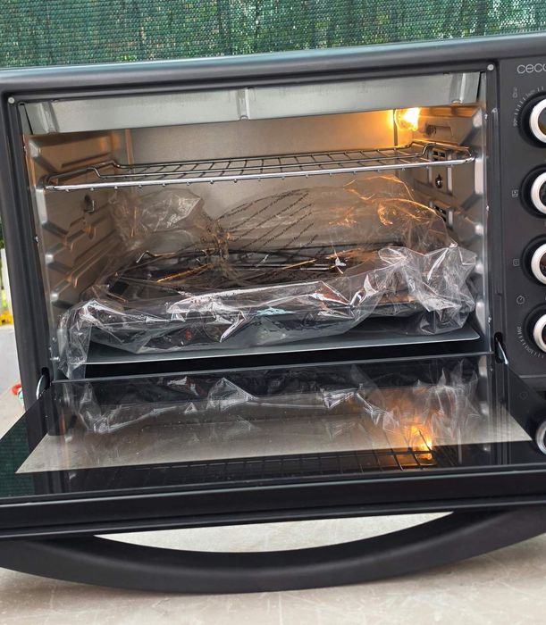 Малка фурна CECOTEC 60L 2200w.
