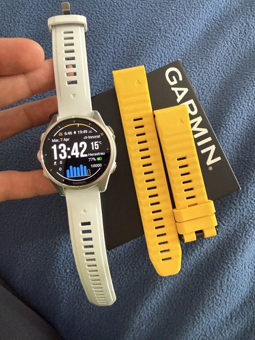 Garmin Fenix 8 AMOLED 43mm - impecabil, cutie + curea extra