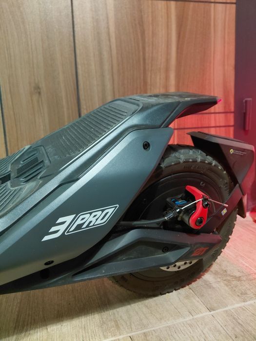 Електрическа тротинетка Segway ZT3 Pro 25 км/ч
