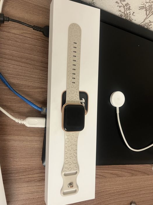 Apple watch SE (gold)