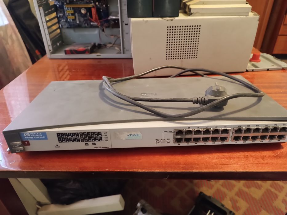 Коммутатор  HP J3295A ProCurve 24-портовый 10/100 Ethernet-концентра