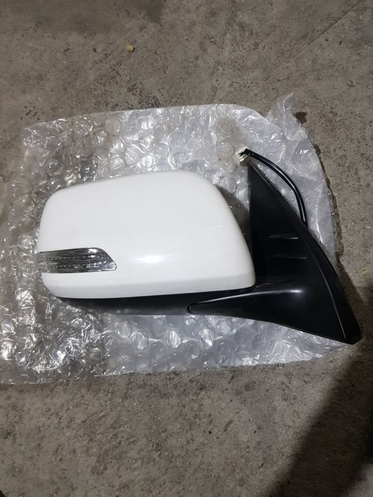 Продам зеркало бокового вида LX 570