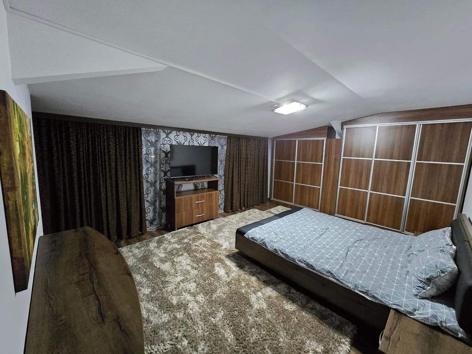 Vând apartament tip duplex Bd.Independenței