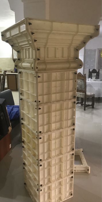 Matrita stalpi cu elemente de prindere