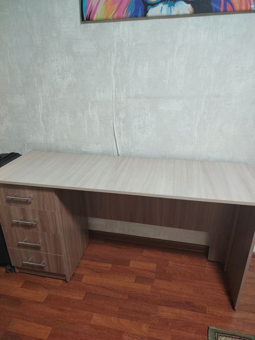 Продам стол письменный