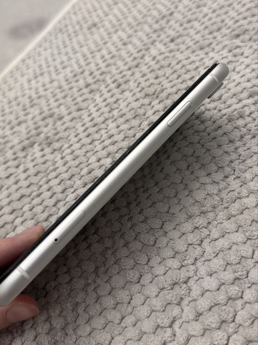 Продам iPhone Xr 64 гб в отличном состоянии