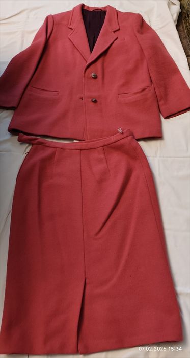 Ретро дамски  костюми