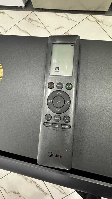 Кондиционер Midea модель NAOMI Pro - 12,000 Btu / Inverter / Гарантия
