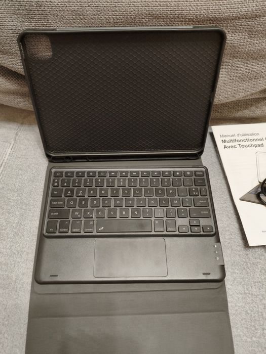 Husă cu tastatură Earto pentru iPad Air/Pro 11” Azerty, Neagră