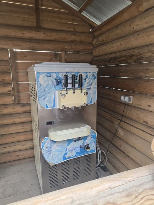 Frezer aparat va uychasi sotiladi.