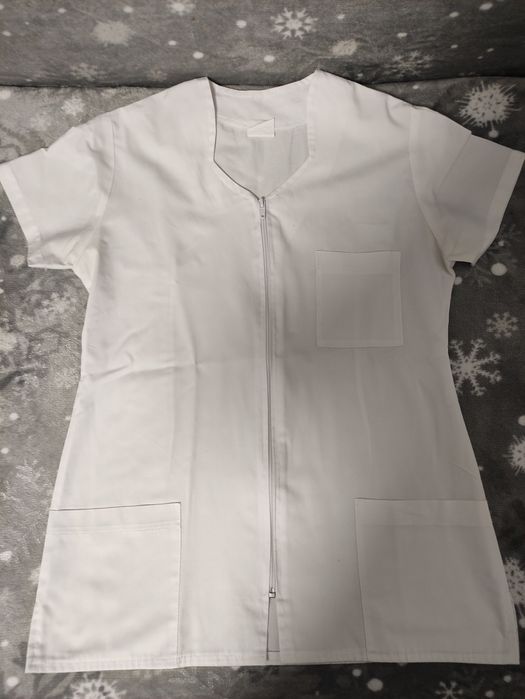 Vând costume medicale  damă