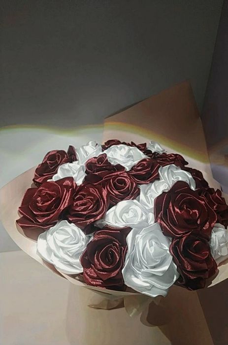 Шикарные букеты из атласной ленты)