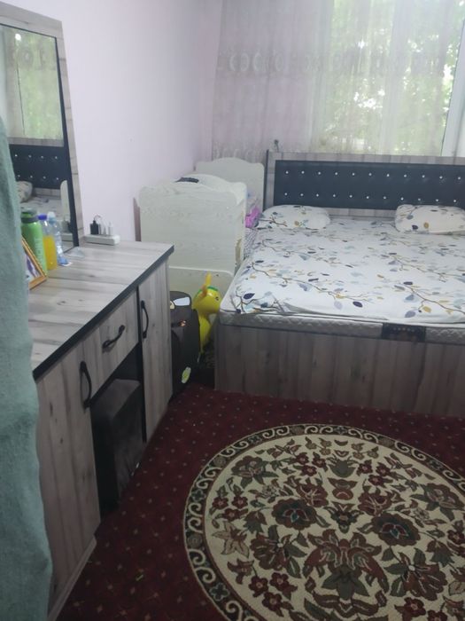 Продаётся 3-комнатная квартира в центре Навои (г. Чирчик).