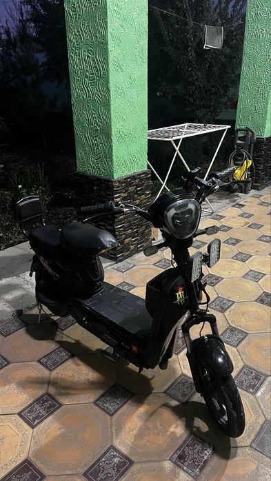 Электро скутер в идеальном состаянии