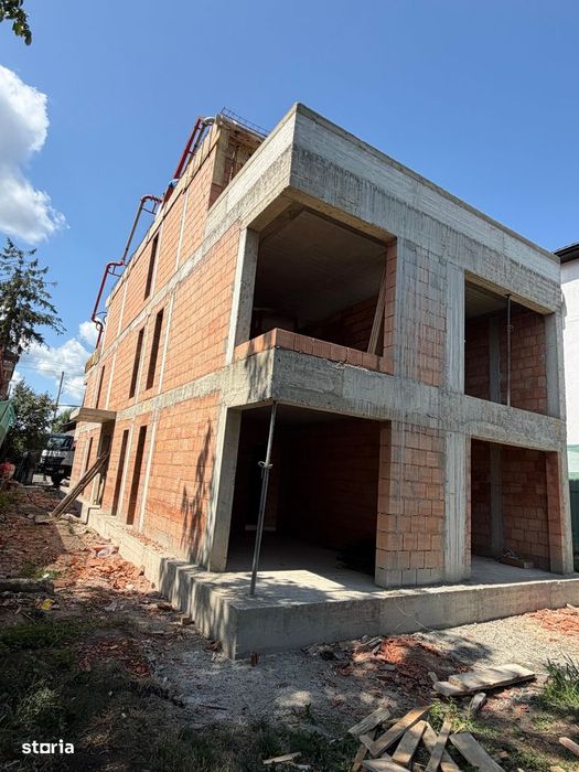 Apartament 4 camere 121 mp + 150 mp gradina, imobil tip vila, Marasti