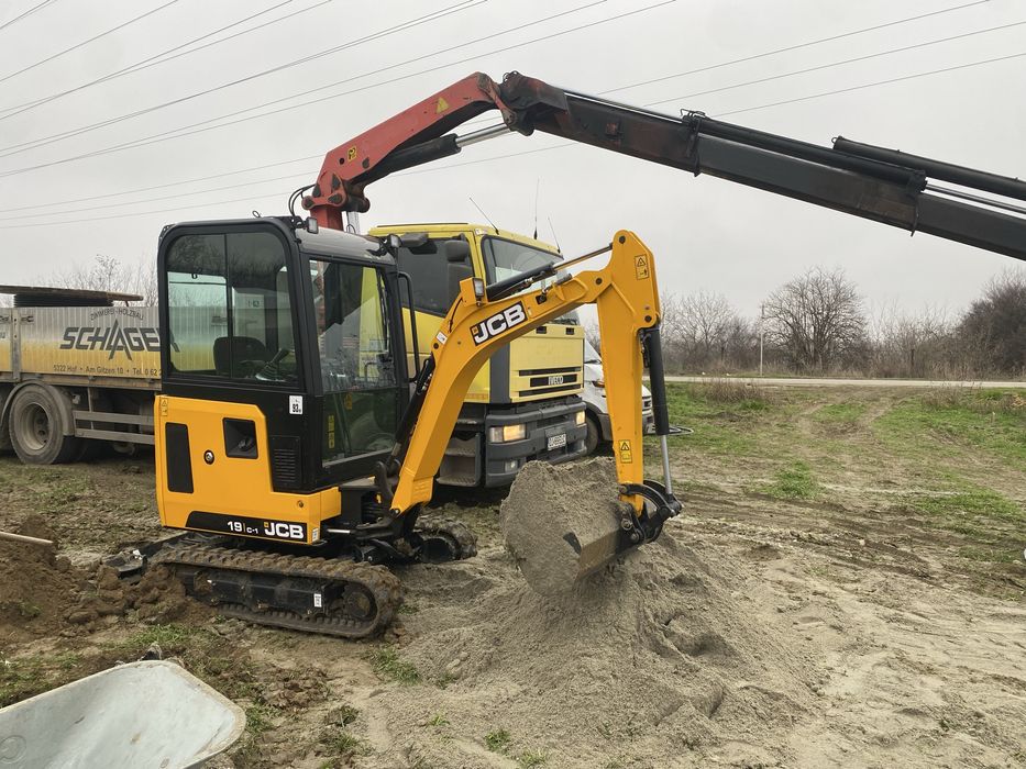 Miniexcavator de inchiriat