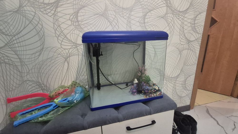 Продаётся аквариум заводской 60 л