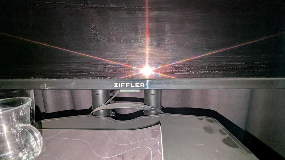 Ziffler TV 55 talik, podstavkasi bilan