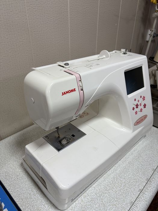 Janome 370e professional mashina ideal holatda sotiladi