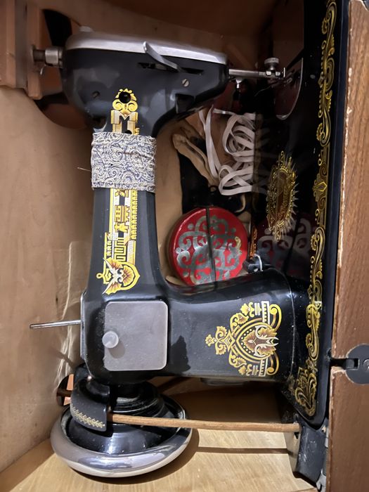 Продам швейную машинку