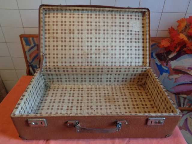Valize vechi de epoca ,jucarie  copii circuit curse  veche,de colectie