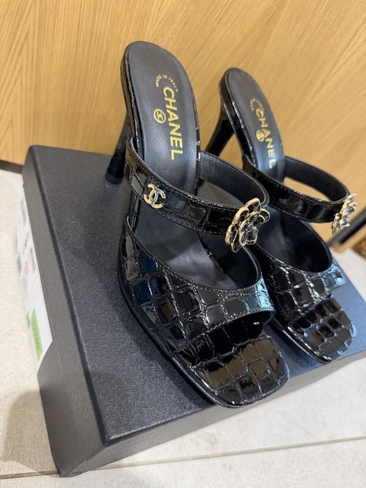 Високи чехли Chanel