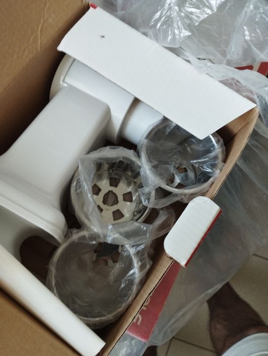 Mașină de tocat carnea. Ras cașcaval și legume.