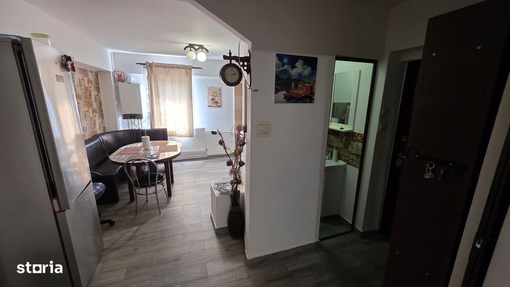 Vand ap cu 3 camere zona Posta 4