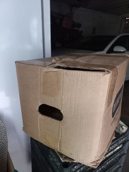 Продам коробки 40 на 30 прочные