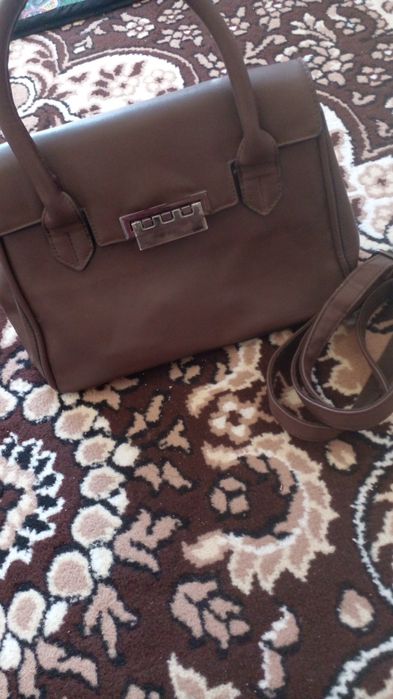 Kiyimlar sotiladi hammasi 500 000 sum