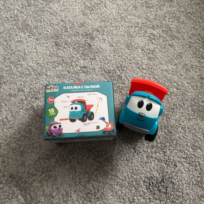 Camionul Leo din desene animate