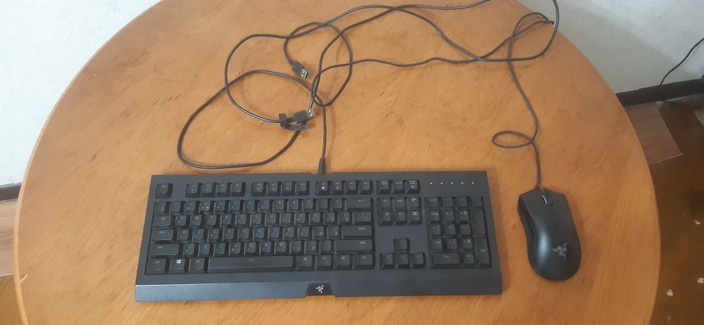 Продаётся  клавиатура  и мышка
