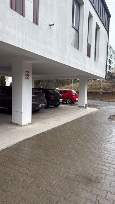 Vand loc de parcare (garaj)  cu CF (zona la terenuri ,manastur)