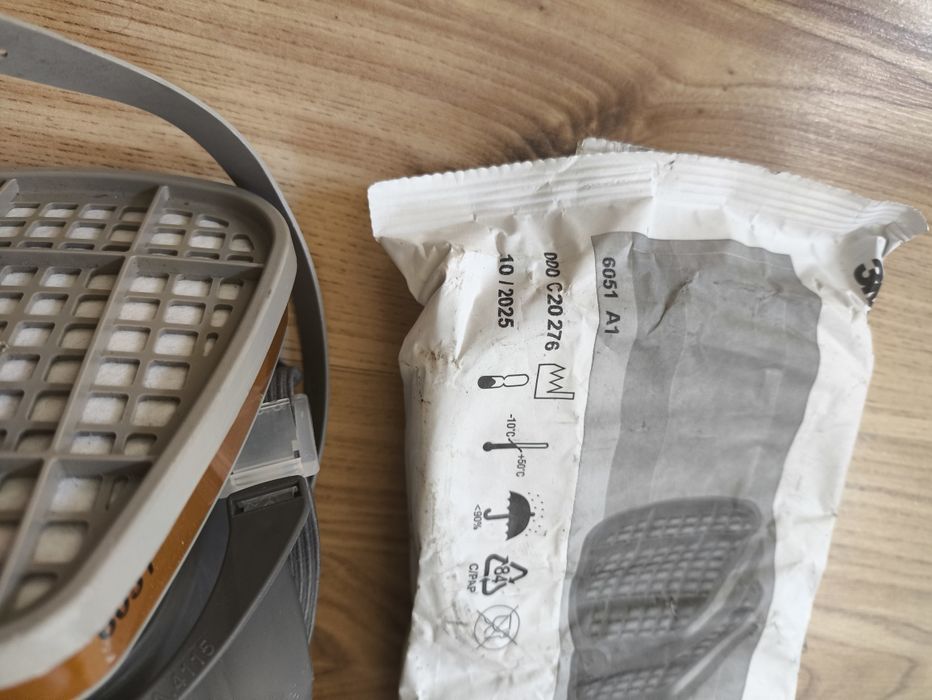 3M™ полулицева маска за сменяеми филтри , два на нея и два резервни