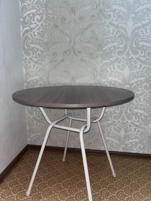 Продам столик круглый