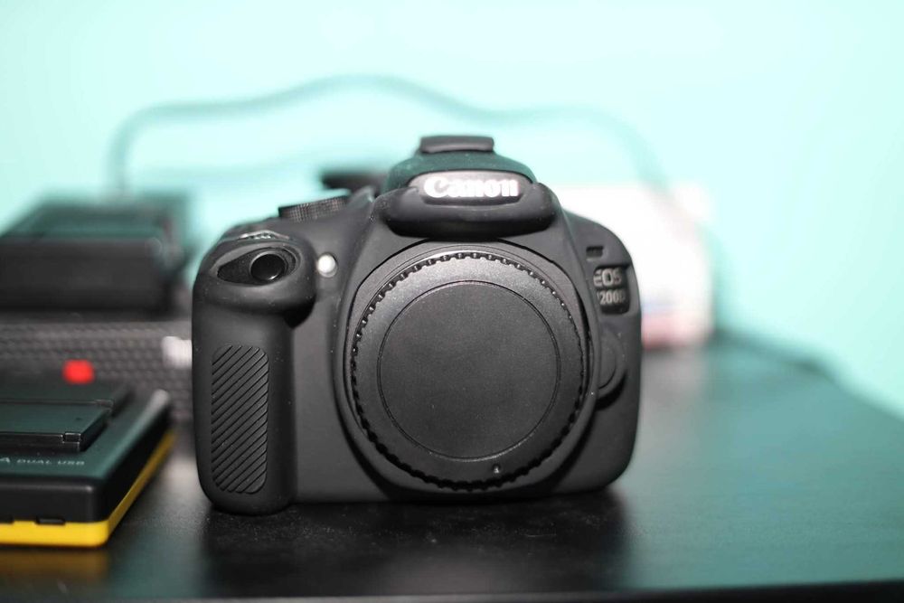 Canon EOS 1200D + 18-55 + 55-250 IS + 3 baterii + încărcătoare