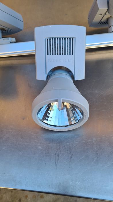 Lămpi cu adaptor pentru halogen.