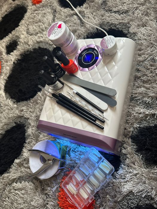 Lampă UV pentru unghii cu gel