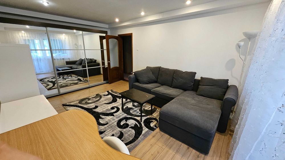 Inchiriez apartament 3 cam
