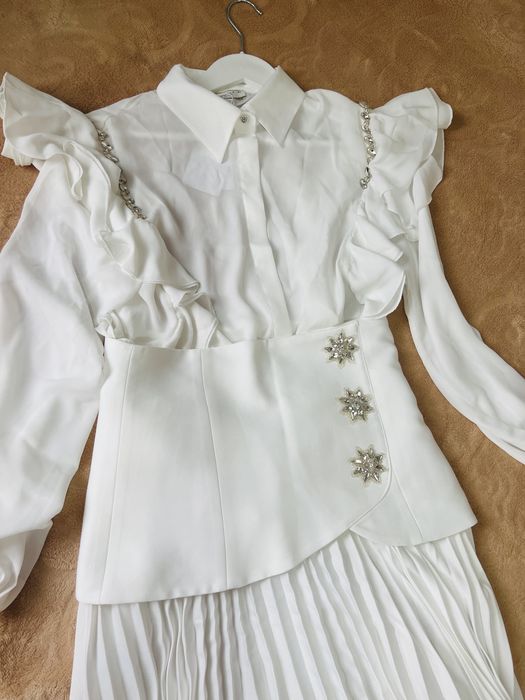 Юбочный костюм с баской