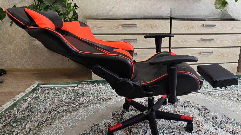 ПРОДАМ игровое компьютерное кресло