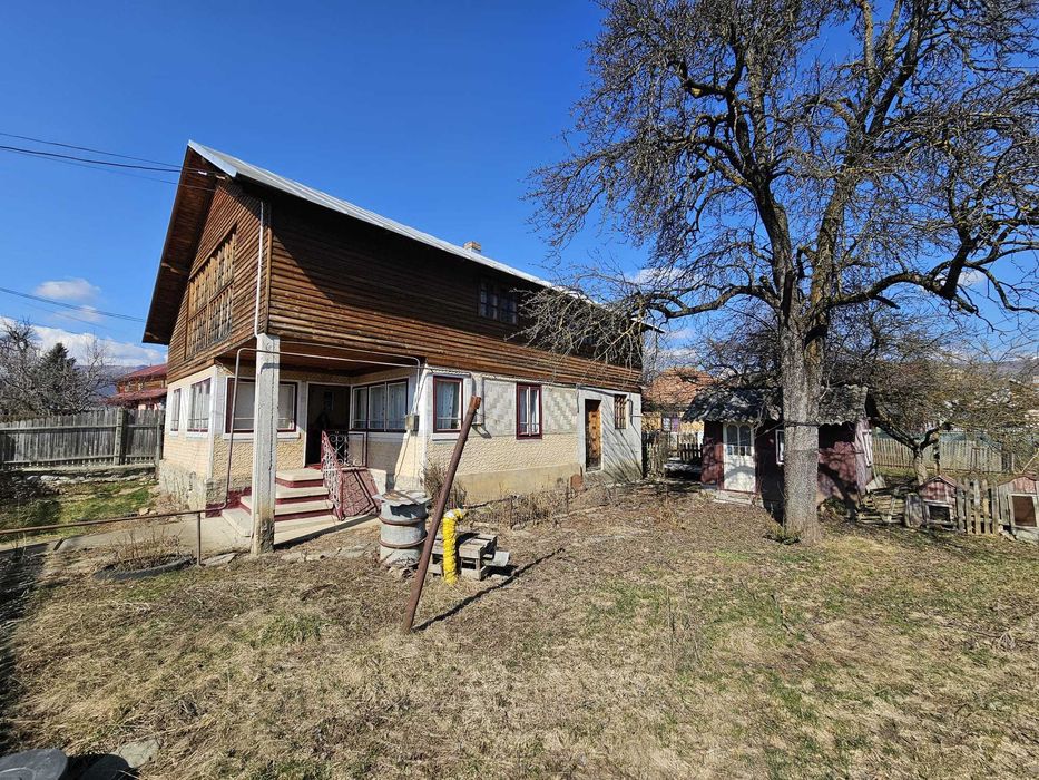 Casă cu teren 598 mp de vânzare în Comarnic | Vedere spre munte