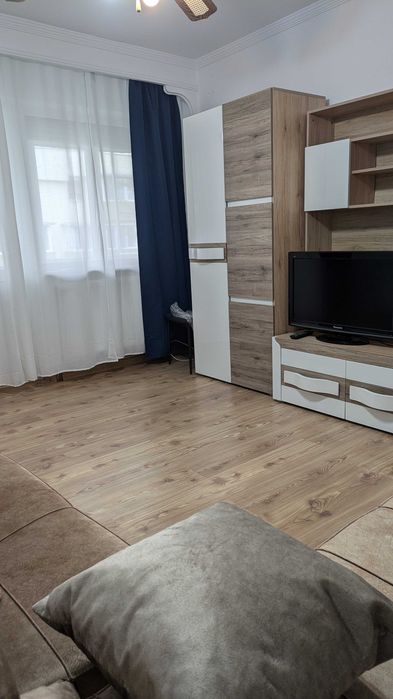 Apartament 3 camere decomandat de inchiriat, central, etaj 3, centrala