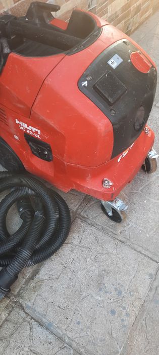 Прахосмукачка Hilti VC20-UL 3500W със Контакт Тупалка Строителство Гипс Картон