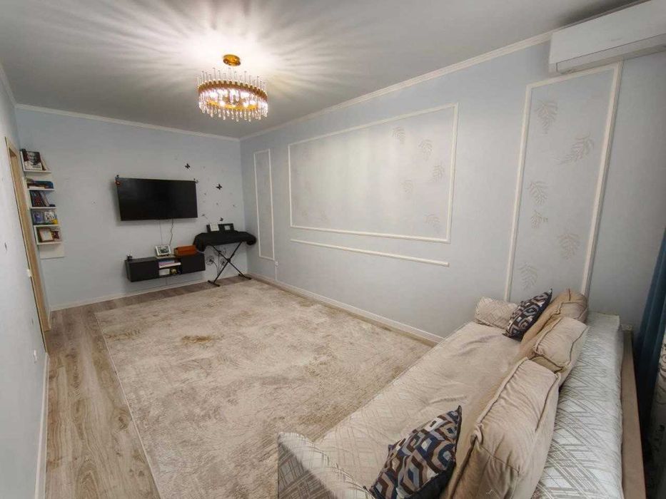 Продам 2 ком кв мкр БЕРЕКЕ