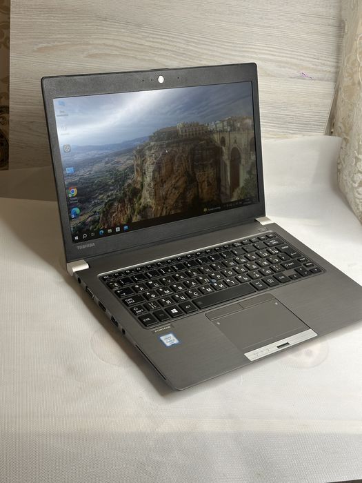 Ультратонкий ноутбук Toshiba Laptop 14 intel Core i5 8/256Gb SSD