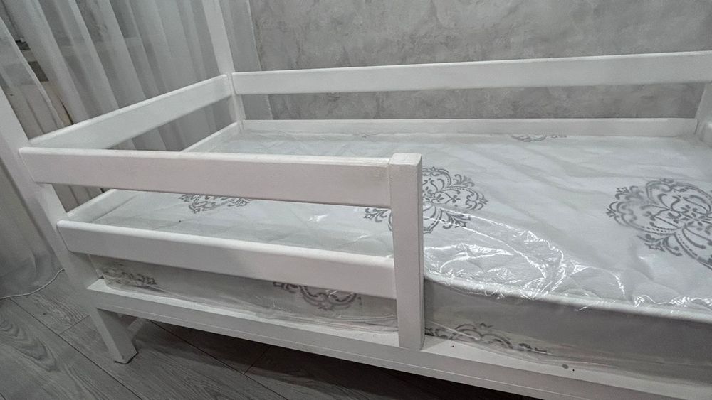 Кровать детская домик